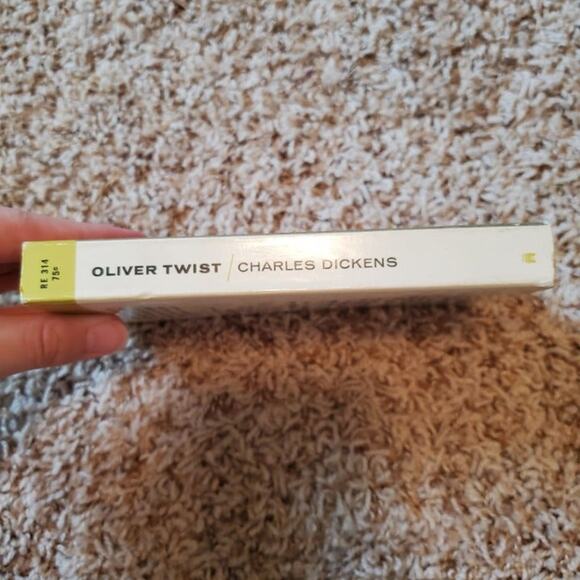 Oliver Twist by Charles Dickens Book - Picture 3 of 3